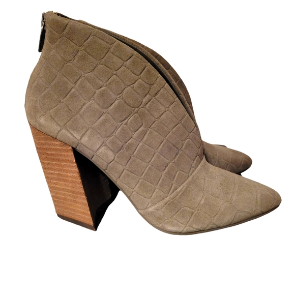 Vince Camuto Shoes - Vince Camuto Steevera Bootie Suede Grey size 7